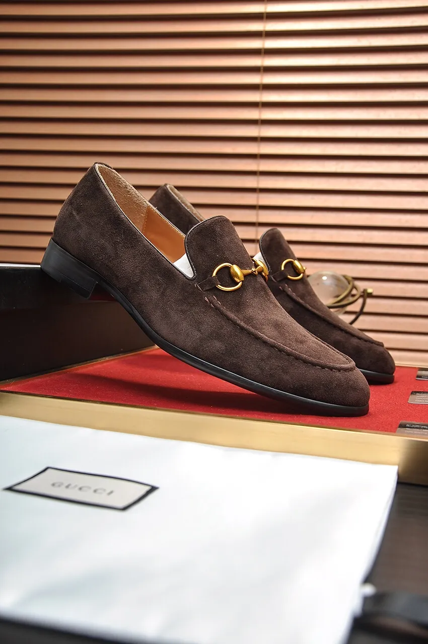 Men's men's shoes 💰500💶 [LV] (original single cowhide lining) 🍀LV's latest genuine leather business suit shoes are launched simultaneously on the official website. The first-layer cowhide imported from Italy is made of heavy gold, 💥official website 1:1 rubber outsole. Versatile to wear, high-end without losing class, and the color combination is extraordinary. This four-season style is alluring when worn on your feet, showing off your big-name flair. Standard code 38-45 (45 customized)